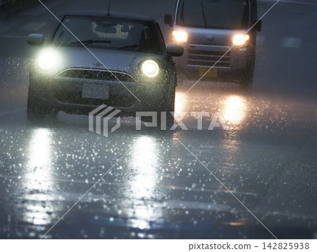 大雨 142825938
