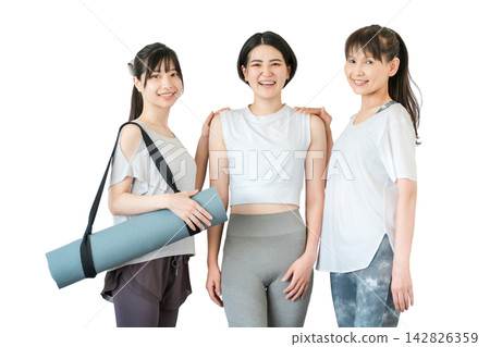 女性在健身房穿著瑜珈服訓練（瑜珈、熱瑜珈、運動） 142826359