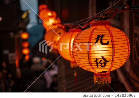 九份山城的夜間燈籠特寫 九份山城的夜間燈籠特寫 142826962