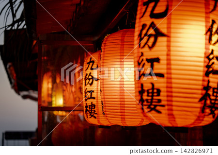 九份山城的夜間燈籠特寫 九份山城的夜間燈籠特寫 142826971