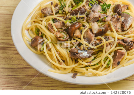 Mackerel spaghetti 142828076