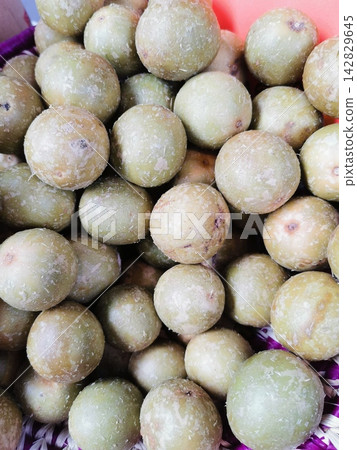 maracuja - forest egg maracuja - forest egg 142829645