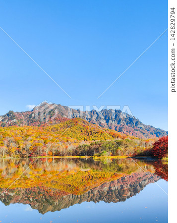Kagamiike和Togakure山(秋天) Kagamiike和Togakure山(秋天) 142829794
