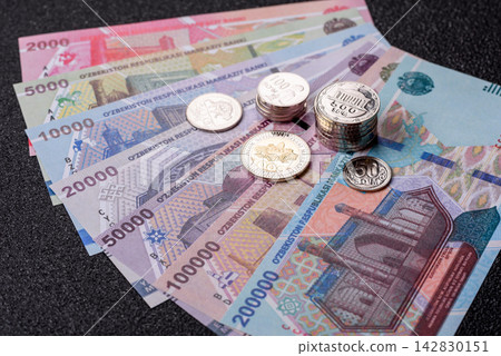Uzbekistan, uzbek paper banknotes som for settlements and financial transactions. Uzbek som Uzbekistan, uzbek paper banknotes som for settlements and financial transactions. Uzbek som 142830151