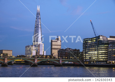 Blue hour twilight image of London skyline Blue hour twilight image of London skyline 142830343