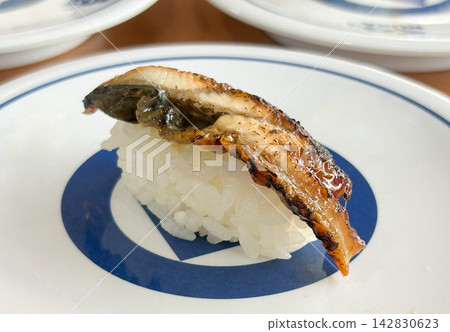 Eel grasping sushi Eel grasping sushi 142830623