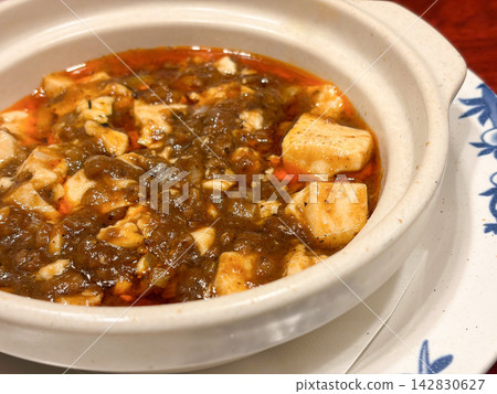 麻婆豆腐，陶罐盛裝，中國菜 142830627