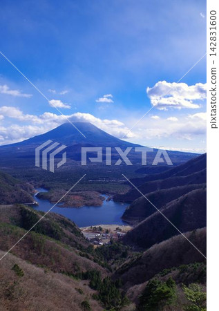 A view of the lakeside and Mount Fuji from Mt. Shojin (vertical composition) A view of the lakeside and Mount Fuji from Mt. Shojin (vertical composition) 142831600