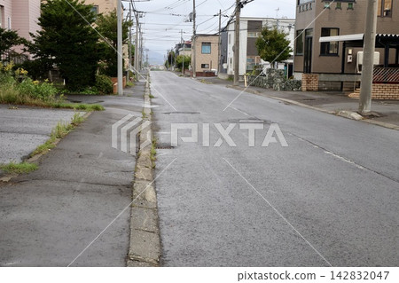 北海道某居民區雨後的道路。 北海道某居民區雨後的道路。 142832047
