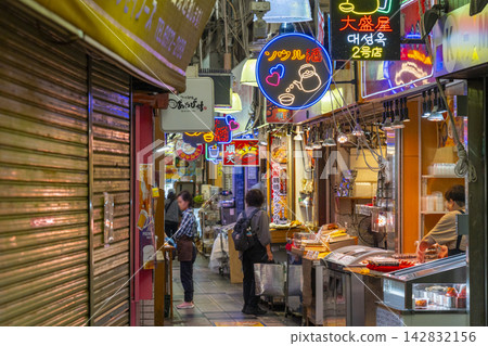 大阪鶴橋商店街 142832156