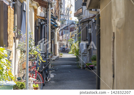 大阪府大阪市生野區桃谷二丁目復古街景 大阪府大阪市生野區桃谷二丁目復古街景 142832207