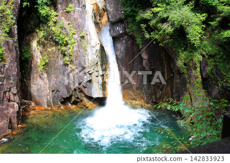 [Kakisore Valley] Ushigataki Waterfall 142833923
