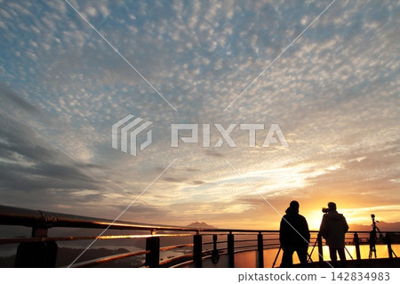 朝著夕陽 朝著夕陽 142834983