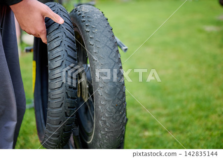 Comparing brand new street tire and old fatbike rubber Comparing brand new street tire and old fatbike rubber 142835144