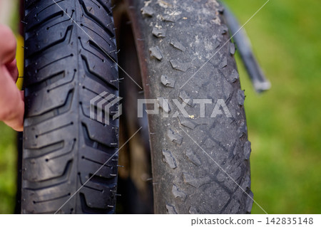 Tread depth comparison of new and old e-bike tires Tread depth comparison of new and old e-bike tires 142835148