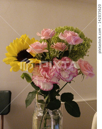 Energetic bouquet Energetic bouquet 142835620