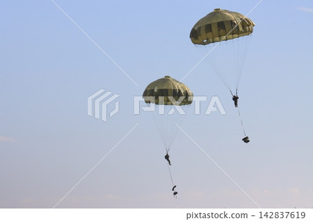 Parachute drop Remote island recapture exercise Special forces airborne drop Parachute drop Remote island recapture exercise Special forces airborne drop 142837619
