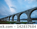The Taushubetsu River Bridge in autumn (Hokkaido) 142837684