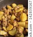 Sweet and savory braised chicken and potatoes 142839167