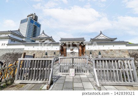 靜岡縣靜岡市：駿府城公園東門及靜岡縣政府辦公大樓 142839321