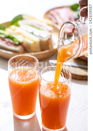 Vegetable juice for a healthy breakfast. Vegetable juice for a healthy breakfast. 142839567