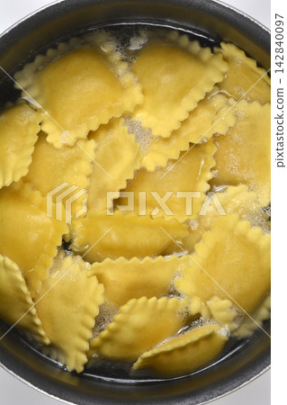 Fresh ravioli pasta boiling in a pot of water Fresh ravioli pasta boiling in a pot of water 142840097