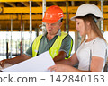 Builder tells lady expert about peculiarities of work process 142840163