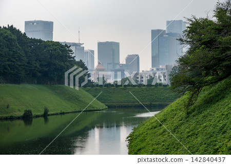 Hanzo-bori Moat With National Diet Building in Tokyo Hanzo-bori Moat With National Diet Building in Tokyo 142840437