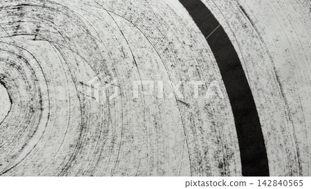 A background material that evokes the texture of Japanese paper, a large flow of water drawn in ink, and monochrome curved lines. A background material that evokes the texture of Japanese paper, a large flow of water drawn in ink, and monochrome curved lines. 142840565