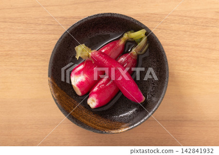 Lightly pickled radishes Lightly pickled radishes 142841932