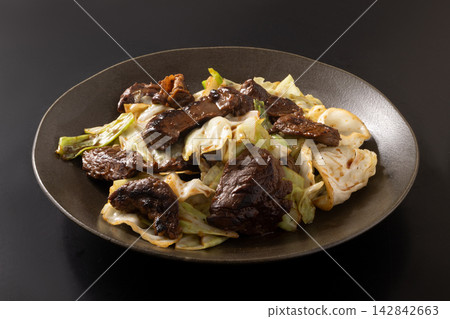 Beef skirt steak and cabbage stir-fry with oyster sauce Beef skirt steak and cabbage stir-fry with oyster sauce 142842663