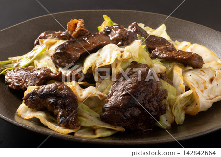 Beef skirt steak and cabbage stir-fry with oyster sauce Beef skirt steak and cabbage stir-fry with oyster sauce 142842664