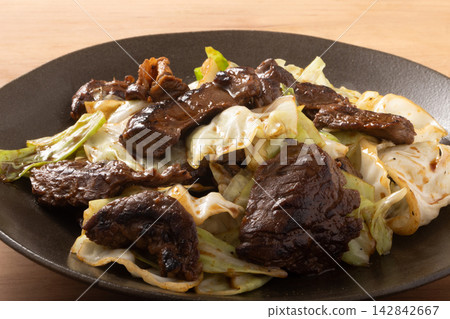 Beef skirt steak and cabbage stir-fry with oyster sauce Beef skirt steak and cabbage stir-fry with oyster sauce 142842667