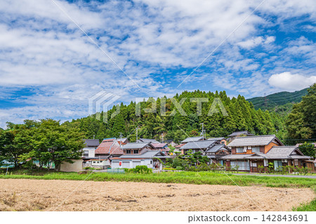 琵琶湖北部的寧靜村落:滋賀郡長濱市西淺井町朽掛地區 琵琶湖北部的寧靜村落:滋賀郡長濱市西淺井町朽掛地區 142843691