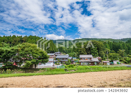 琵琶湖北部的寧靜村落：滋賀郡長濱市西淺井町朽掛地區 142843692