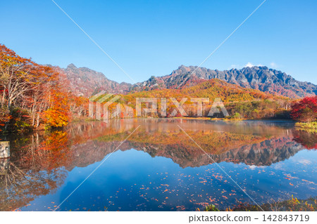 Kagamiike and Mt. Togakushi (Autumn) Kagamiike and Mt. Togakushi (Autumn) 142843719