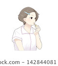 應用嘴唇的女人 142844081