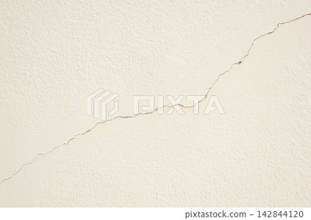 crack on white wall from earthquake, construction industry crack on white wall from earthquake, construction industry 142844120