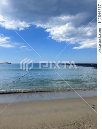 Sea Sea 142844817