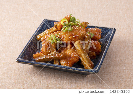 Sweet and spicy fried chicken and burdock root Sweet and spicy fried chicken and burdock root 142845303