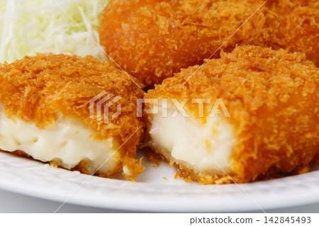 美味的奶油炸丸子 142845493
