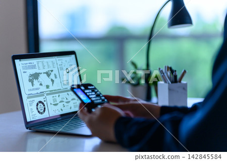 Business people who use laptops and smartphones Business people who use laptops and smartphones 142845584