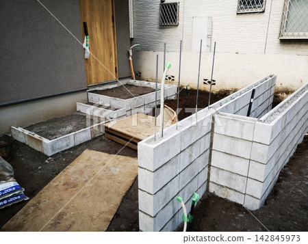 正在興建中的新房入口區域 正在興建中的新房入口區域 142845973
