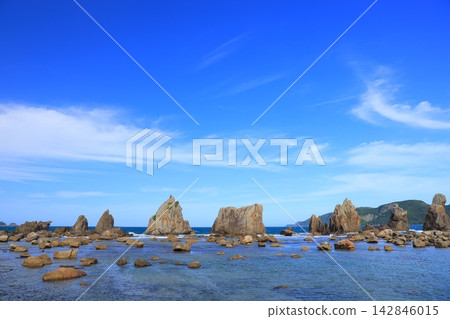 Coast with Hashigui Rock Coast with Hashigui Rock 142846015