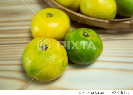 Autumn Delicacy: Extra Early-Ripening Mandarins Autumn Delicacy: Extra Early-Ripening Mandarins 142846192