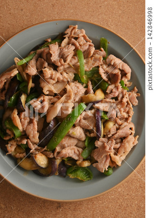 味噌炒茄子青椒豬肉 味噌炒茄子青椒豬肉 142846998