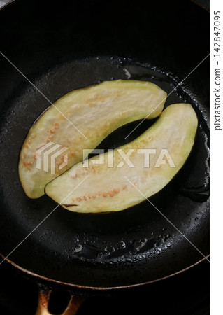Grilled eggplant cooking scene Grilled eggplant Grilled eggplant cooking scene Grilled eggplant 142847095
