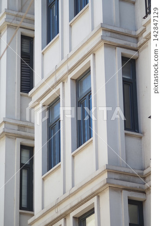 Building with multiple windows captured during daylight hours Building with multiple windows captured during daylight hours 142847129