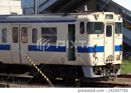 Karatsu Line/Chikuhō Line Kiha 47 currently stored at Karatsu Rail Yard Karatsu Line/Chikuhō Line Kiha 47 currently stored at Karatsu Rail Yard 142847780