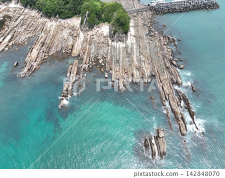 [Aerial view] Tatsukushi Coast on a day when the tide is very low. 142848070